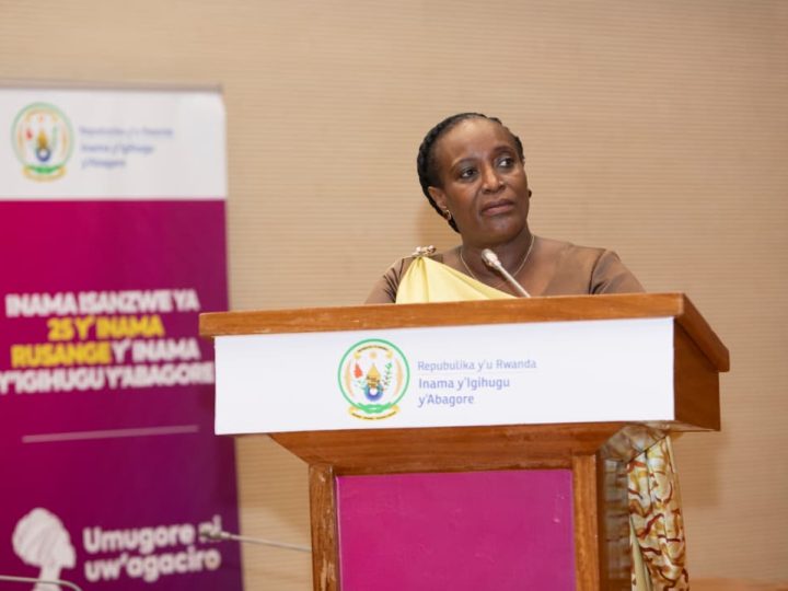 “Tituber dans la rue sous l’effet de l’alcool ne correspond pas au comportement de la femme rwandaise” – La ministre Uwimana appelle les femmes à éviter l’alcoolisme