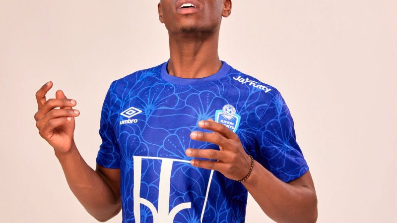 Rayon Sports dévoile ses nouveaux maillots avant son rendez-vous continental au Cameroun