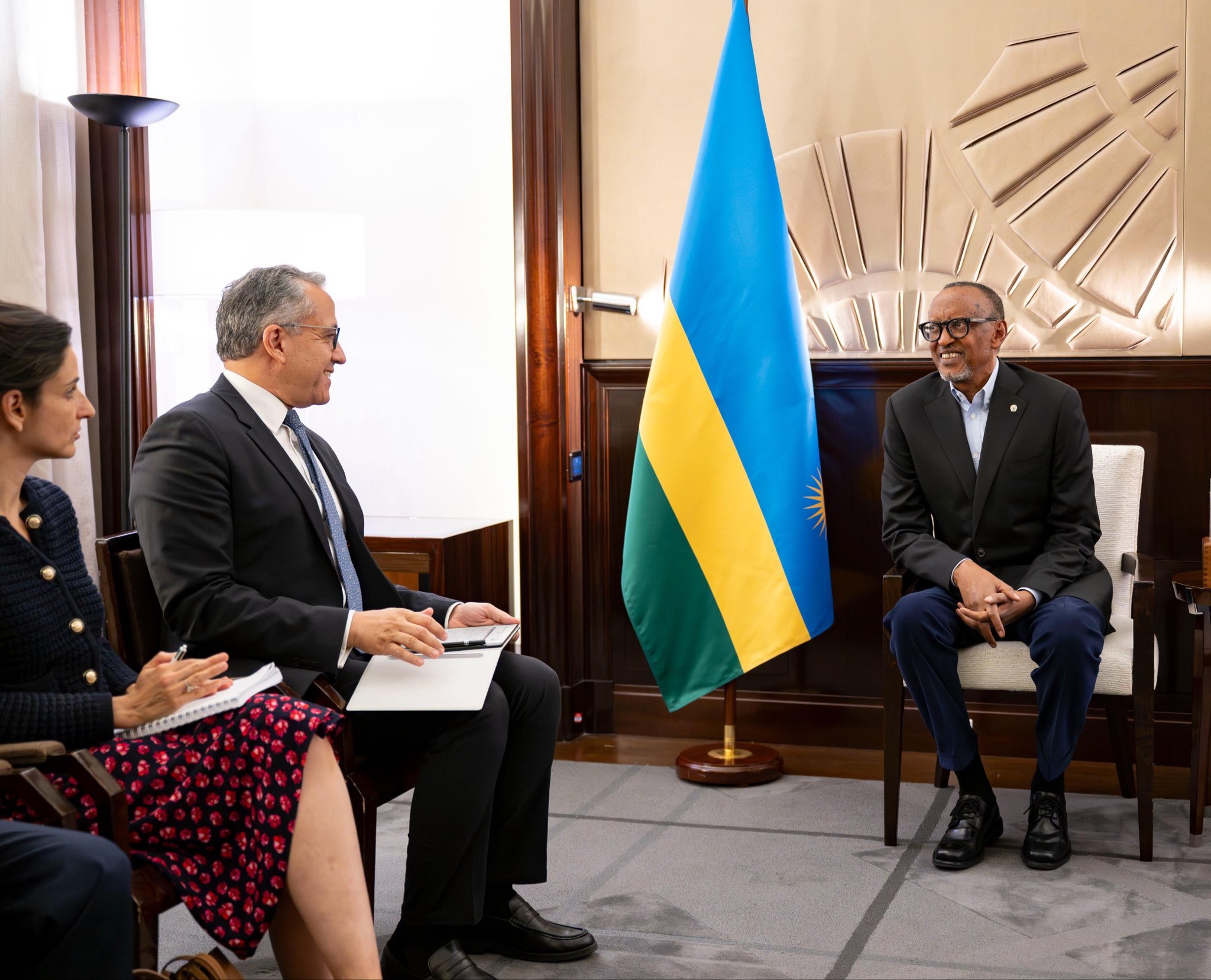 Paris – Le Président Paul Kagame s’entretient avec Khaled El-Enany, Directeur général de l’UNESCO