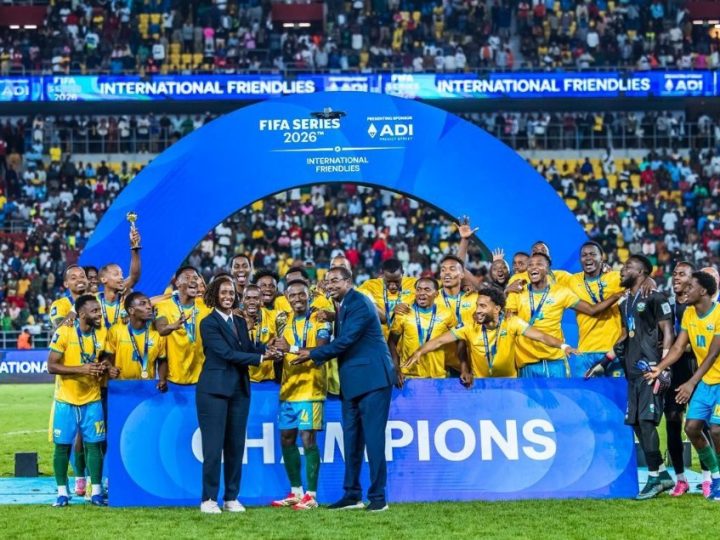 “Une nouvelle ère du football rwandais?” – le journaliste Rabbin observe plusieurs générations sur la même trajectoire