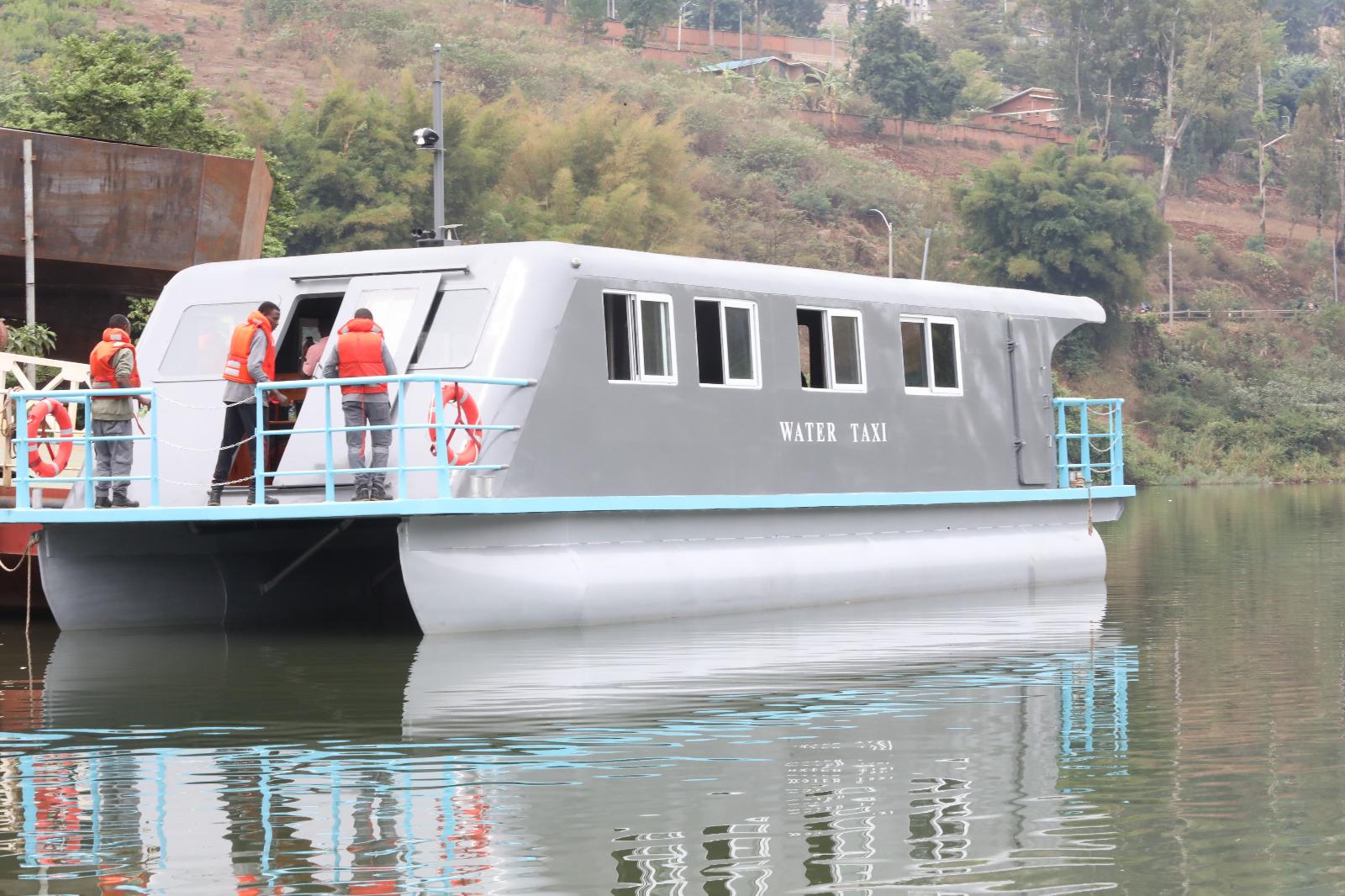Nkombo: un nouveau bateau pour faciliter les déplacements et le transport des marchandises
