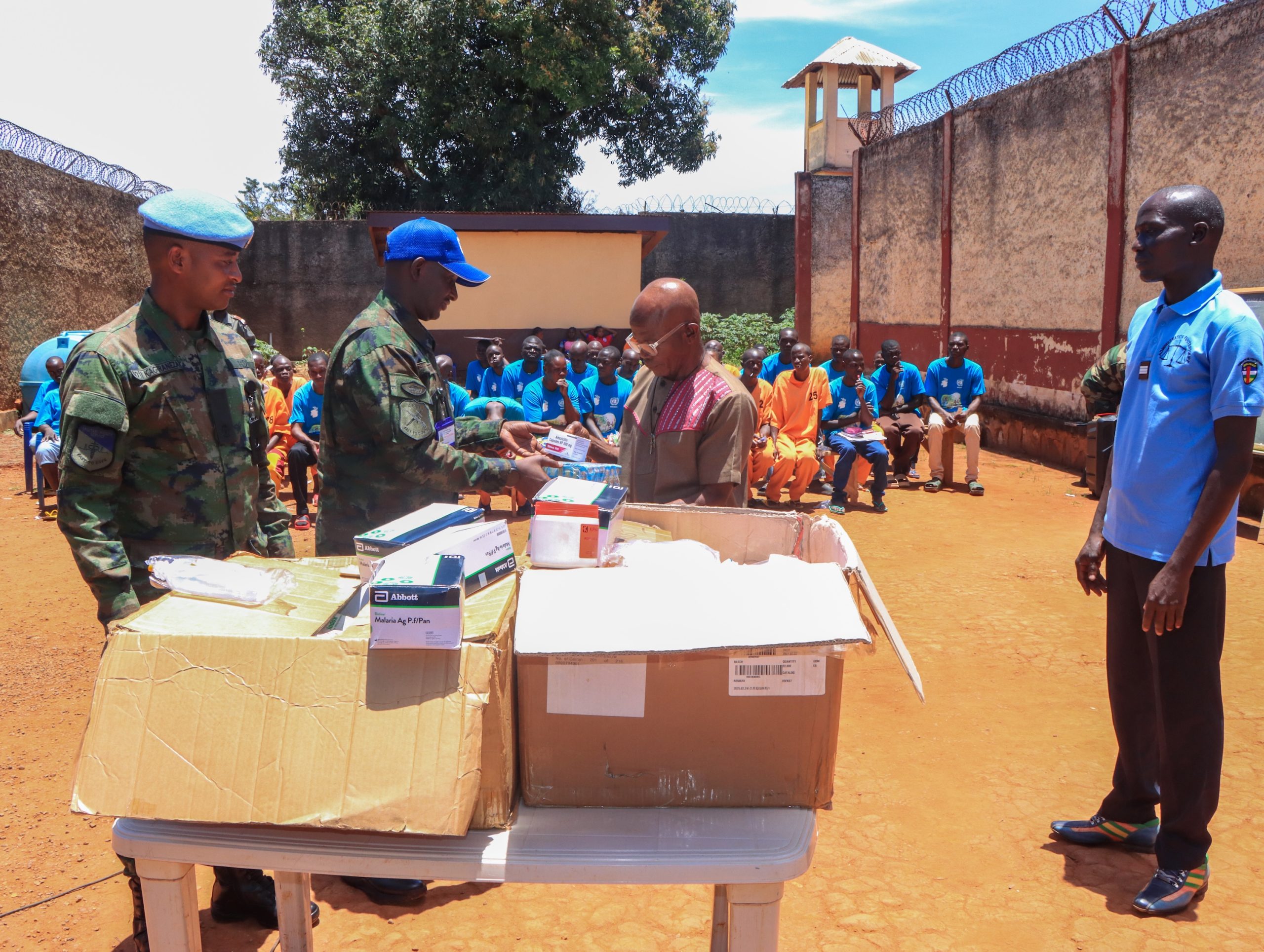 Centrafrique: des Casques bleus rwandais offrent des soins gratuits à plus de 90 détenus à Bossembele