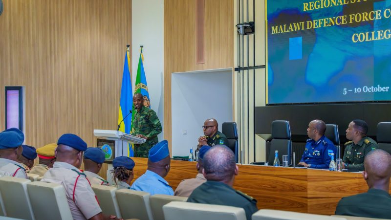 Le Collège de commandement et d’état-major des Forces de défense du Malawi en visite d’étude au Rwanda