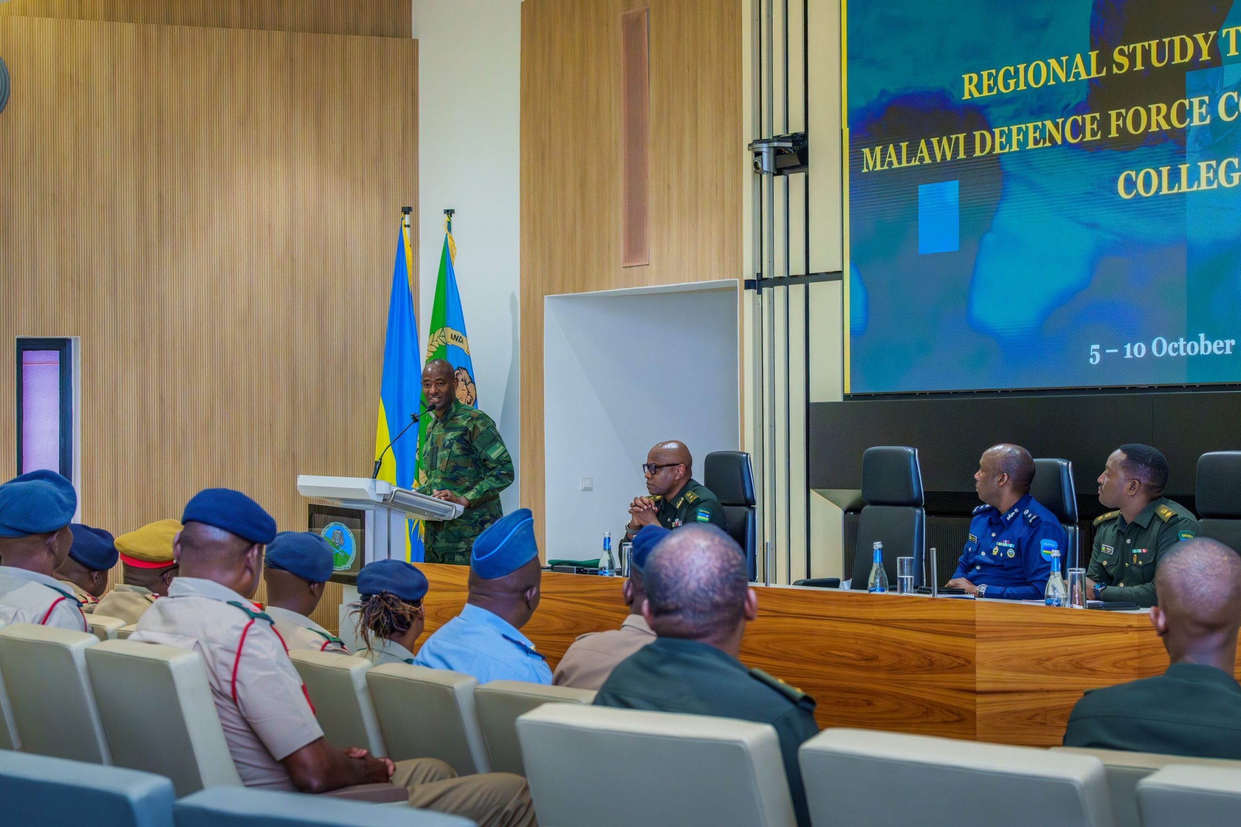 Le Collège de commandement et d’état-major des Forces de défense du Malawi en visite d’étude au Rwanda