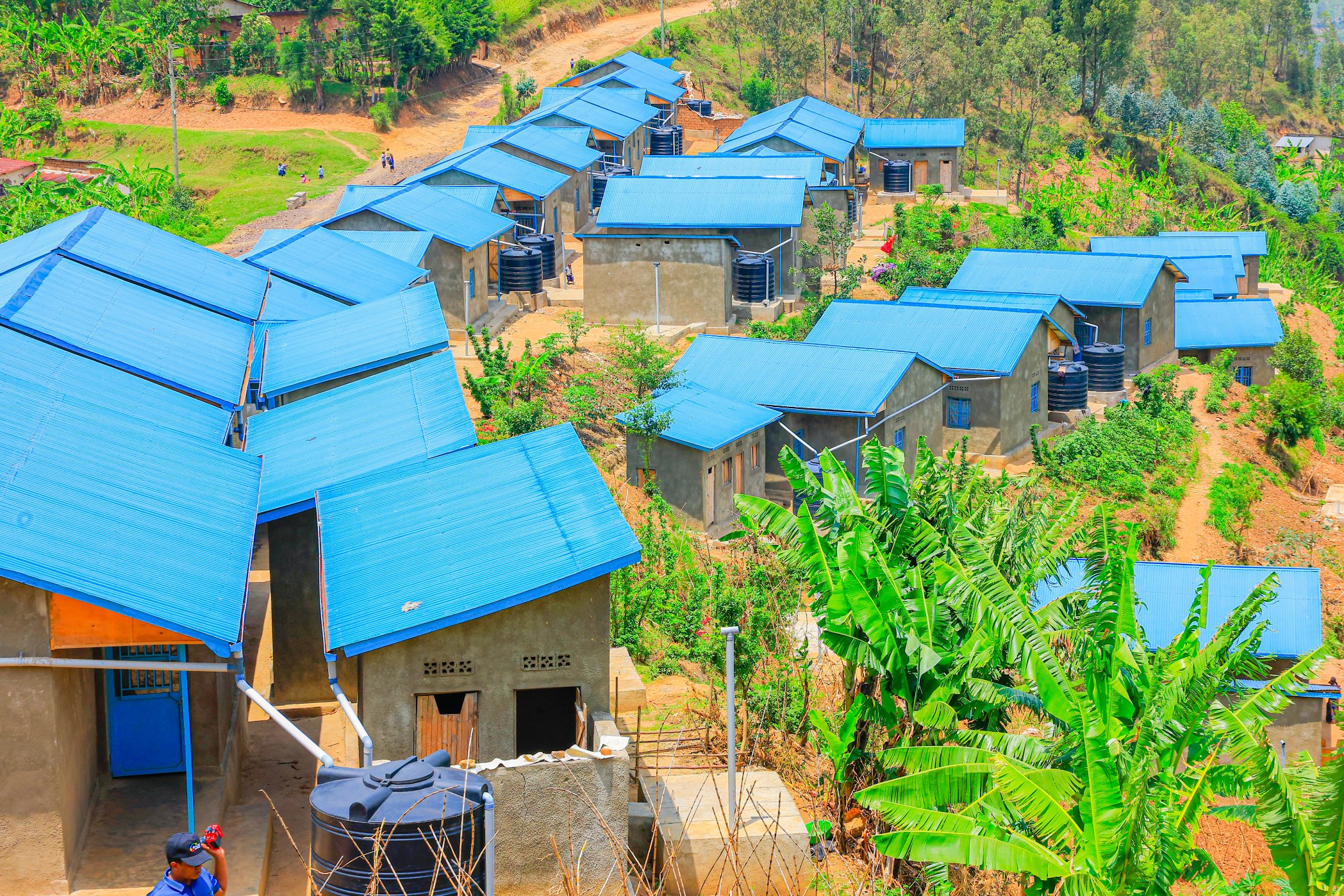 Ngororero: le MINEMA remet des maisons aux familles sinistrées des inondations de 2023