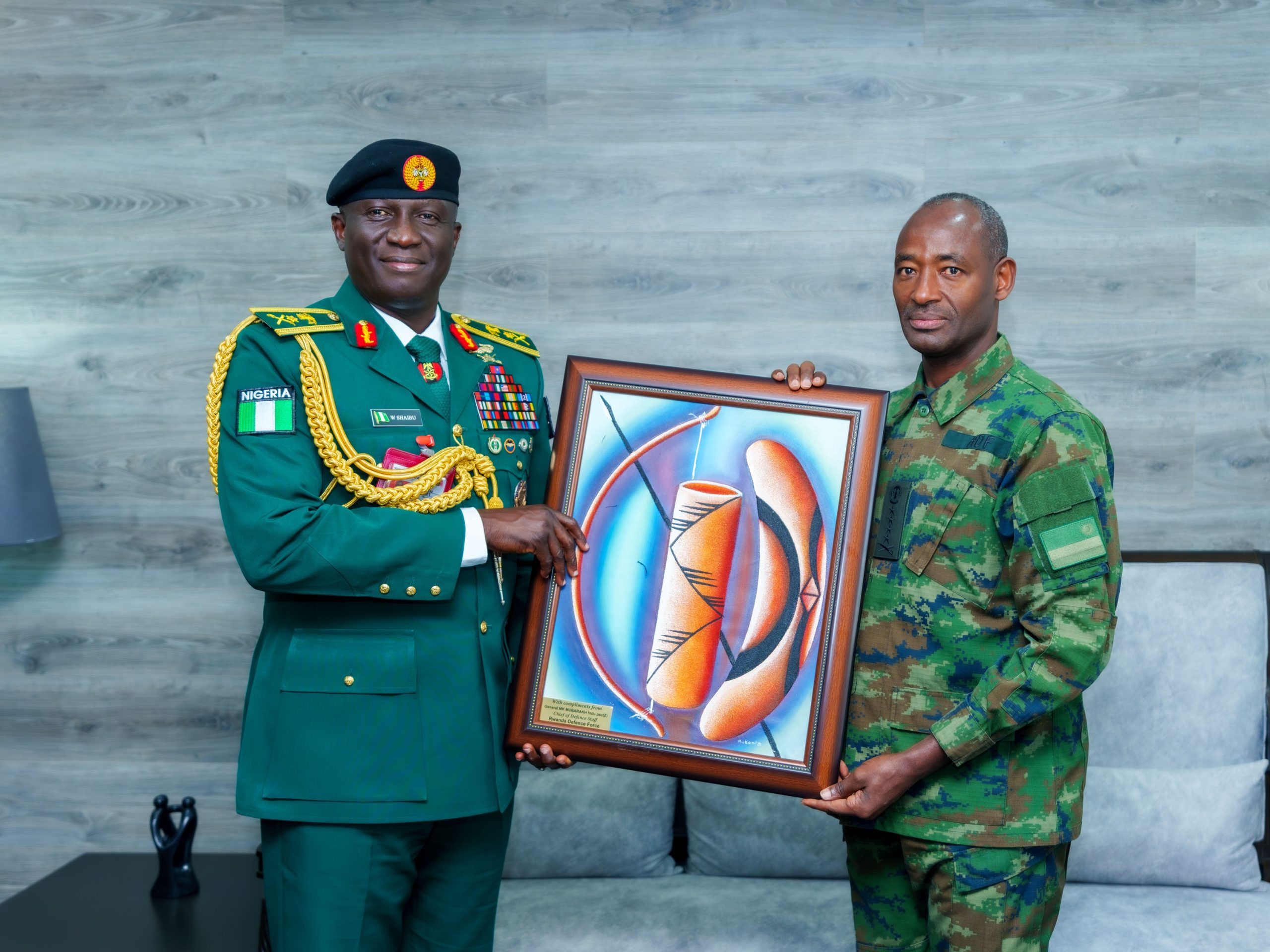 Le chef d’état-major de l’armée nigériane en visite au Rwanda pour renforcer la coopération militaire